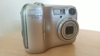 coolpix4100-right-320x180.jpg