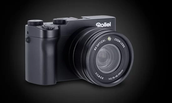 ローライの前面にメインレンズ、背面に自撮りレンズを搭載したデュアル