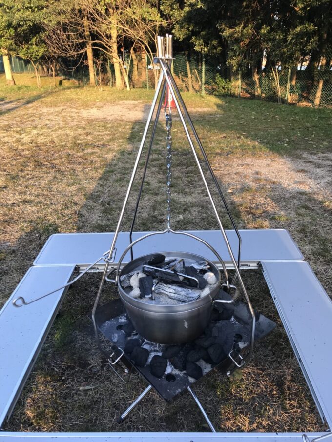 ユニフレームのファイアグリルを持ってるなら三脚はFGポットハンガーが