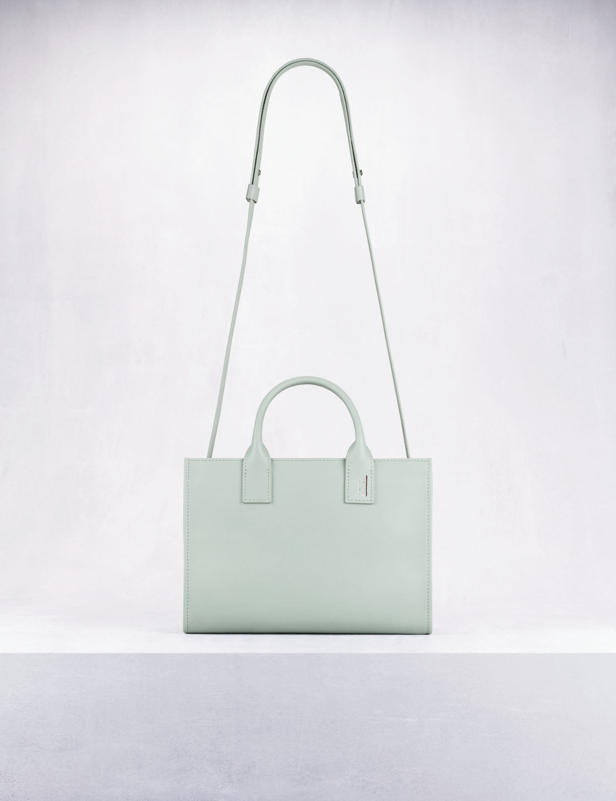 日常に馴染む モダンレザートート：トートバッグ – Camille Fournet