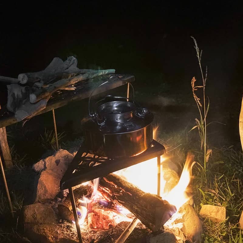 Instagramで人気沸騰！山賊マウンテンの焚火テーブル「デルタス」徹底