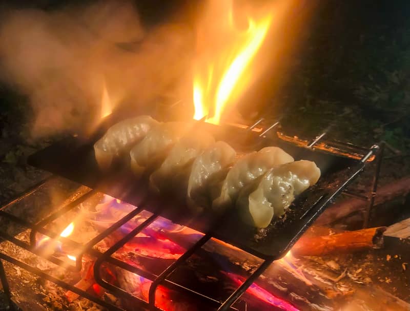 ヒロシの鉄板がソロキャンプと相性抜群！話題の【NO.164 独焼鉄板