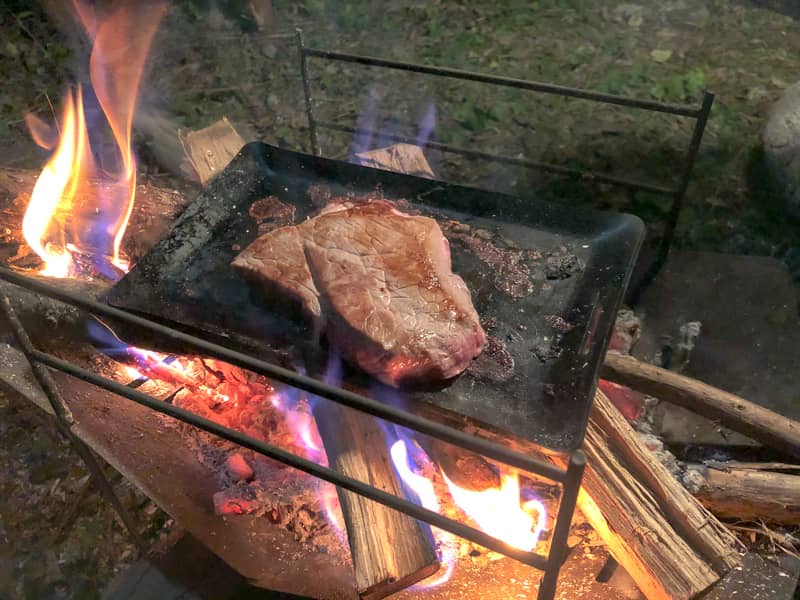 ヒロシの鉄板がソロキャンプと相性抜群！話題の【NO.164 独焼鉄板
