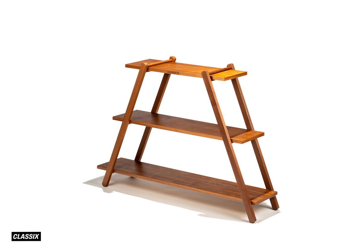 自慢のギアを引き立たせるウォールナットを使ったWWW製の飾り棚 | Camp