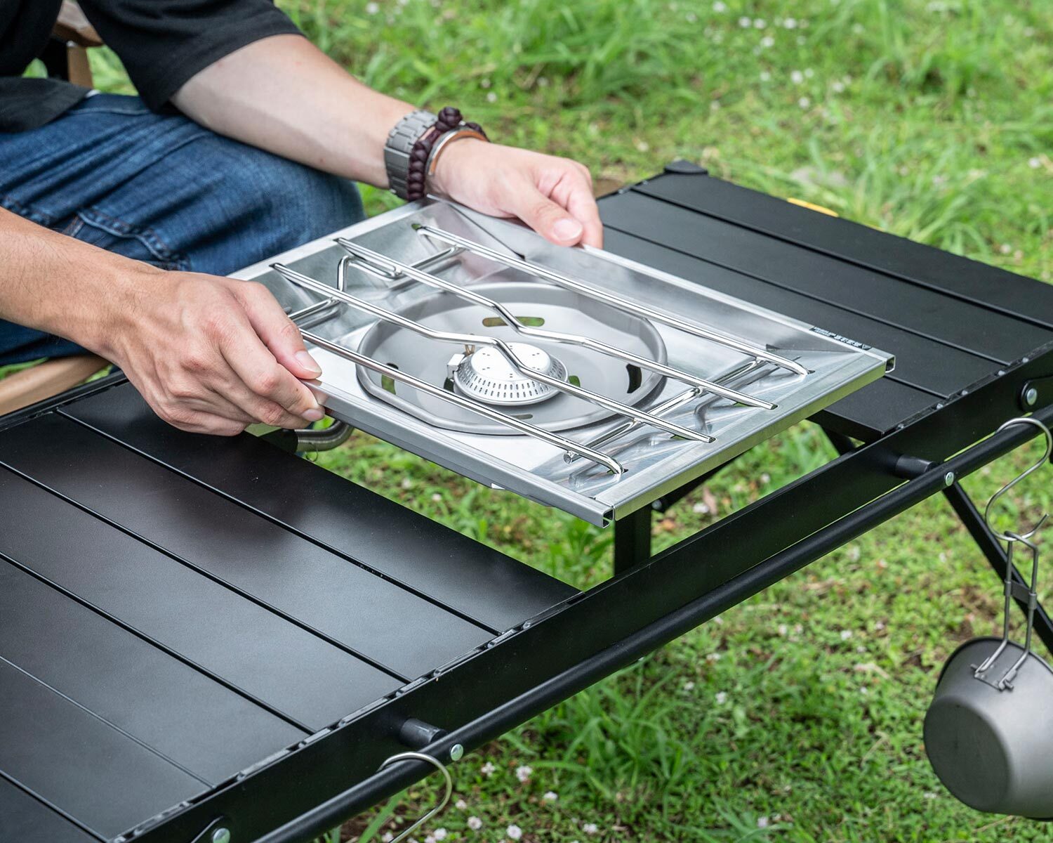 フィールドアからIGT規格対応の「アルミパネルテーブル 高さ無段階調整