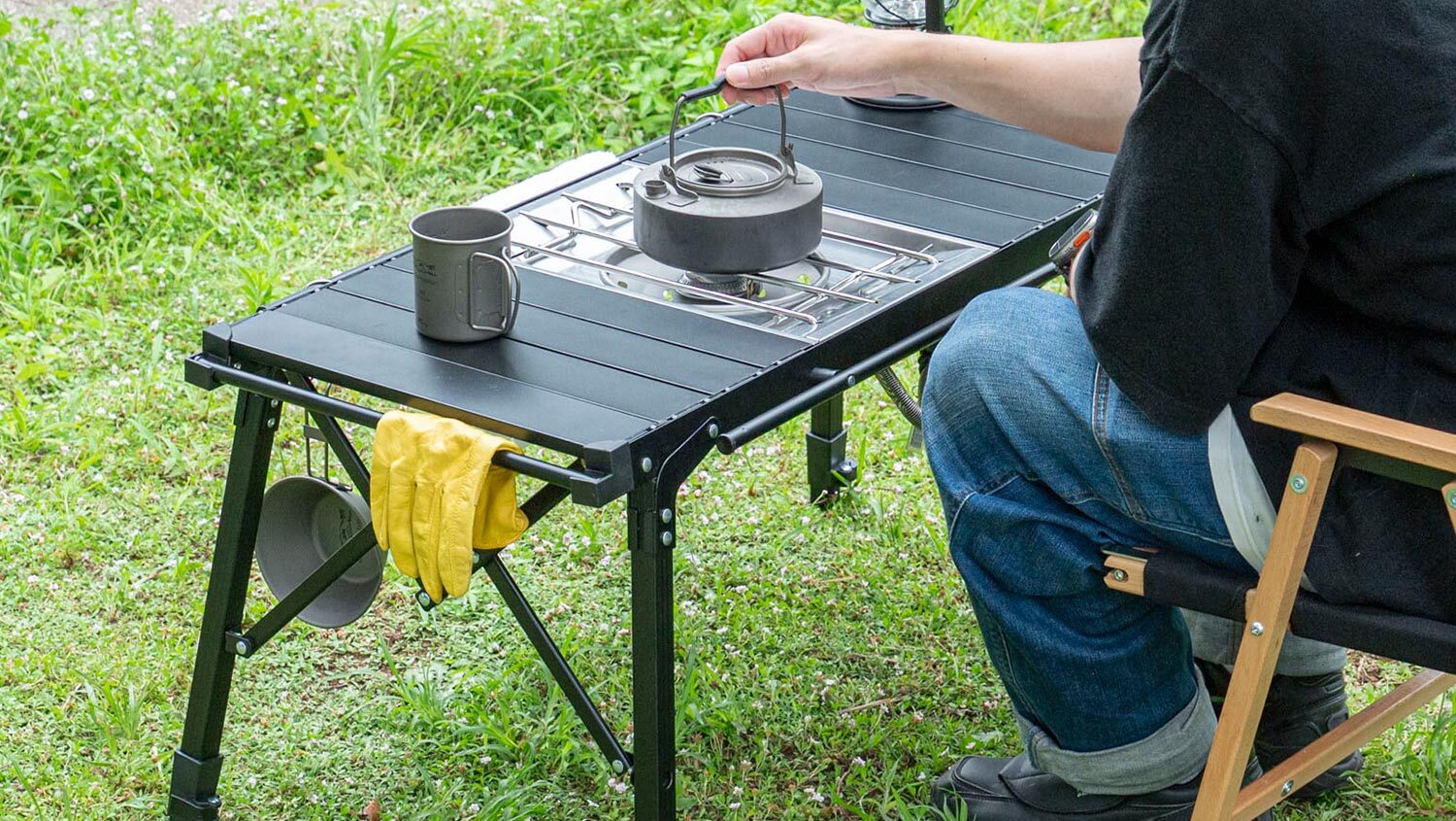 フィールドアからIGT規格対応の「アルミパネルテーブル 高さ無段階調整