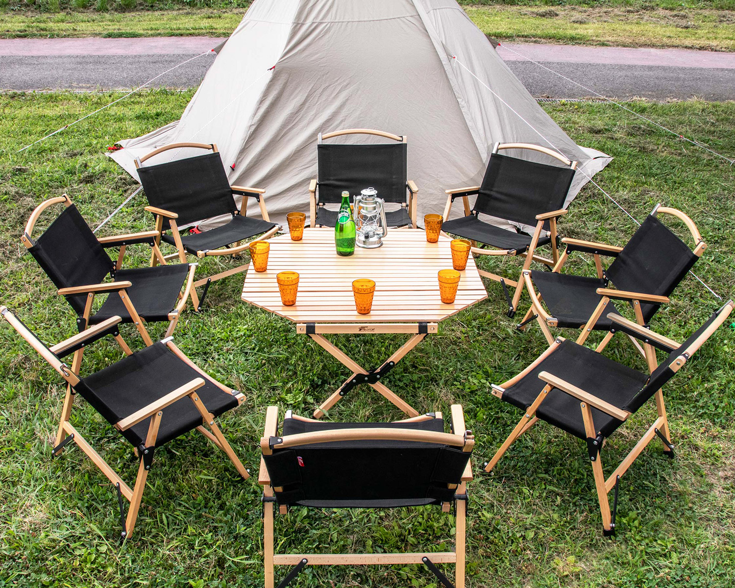 フィールドアからみんなで囲みやすい「ウッドロールトップテーブル90