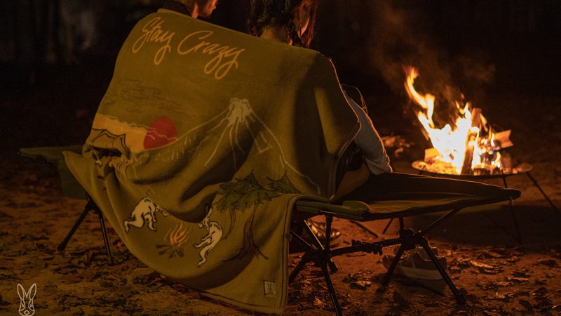 DODから分厚い難燃ブランケット「ギガモフモフ」登場 | キャンプレビュー