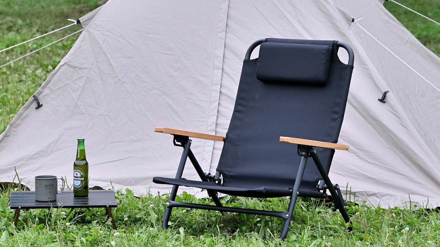 フィールドアから3段階の角度調節が可能な「リクライニングローチェア