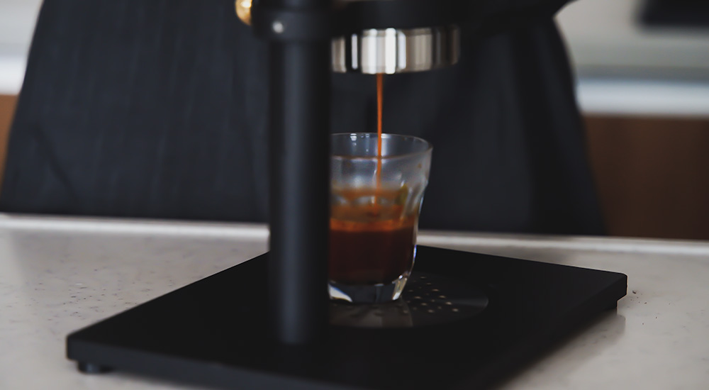 回して本格エスプレッソ！ ARAM ESPRESSO MAKER、レビュー。 – CAFICT