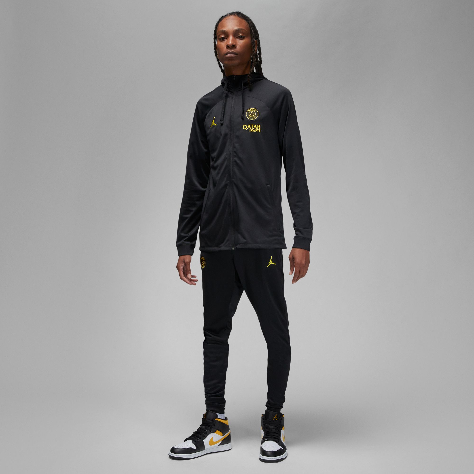 PSG JORDAN BLACK TRACKSUIT 2022-23 | CalcioItalia.com