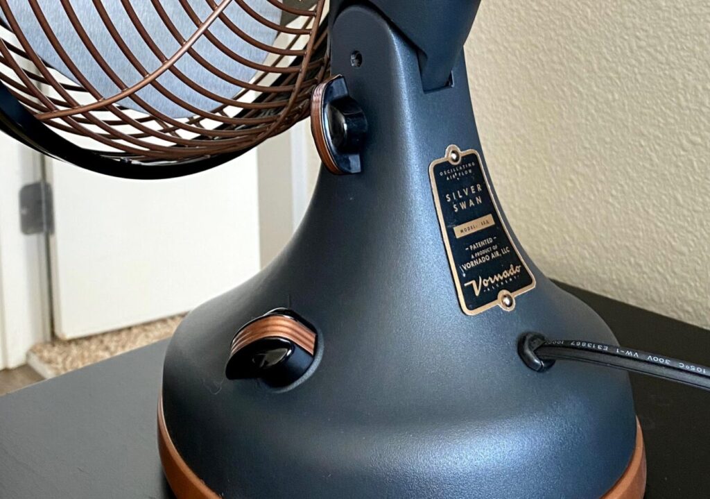 おしゃれでレトロな扇風機｜ボルネードの【シルバースワン】がやってき