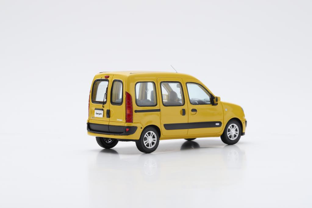 オーナーさんお待ちかね！ ルノー・カングー初代後期型の1/43ミニカー