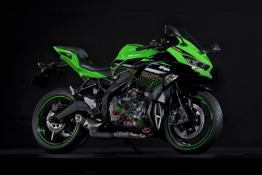 レッドゾーンが17,000rpmからってヤバイ！ カワサキから電撃発表の