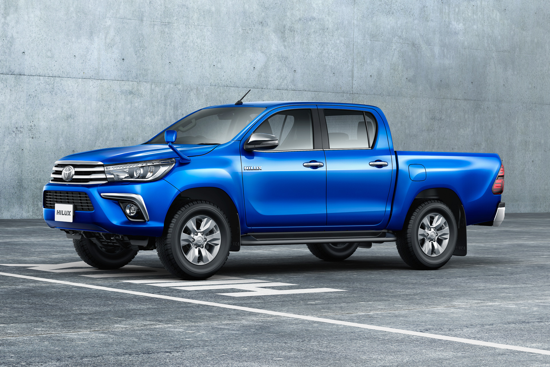 トヨタ、「ハイラックス」一部改良。プリクラッシュセーフティの検知