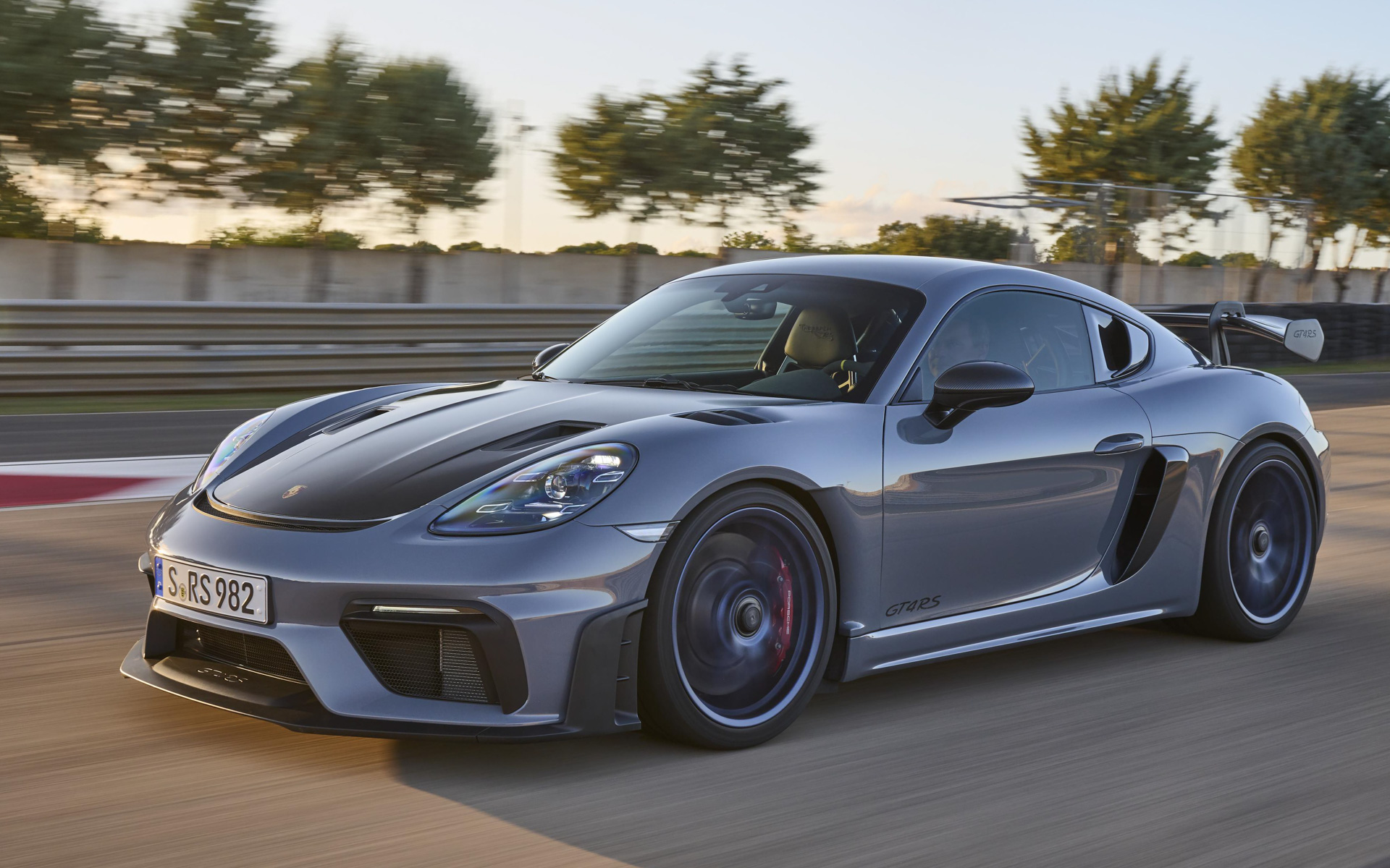 ポルシェ、「718 ケイマン GT4 RS」予約受注開始 最高出力500PSで0