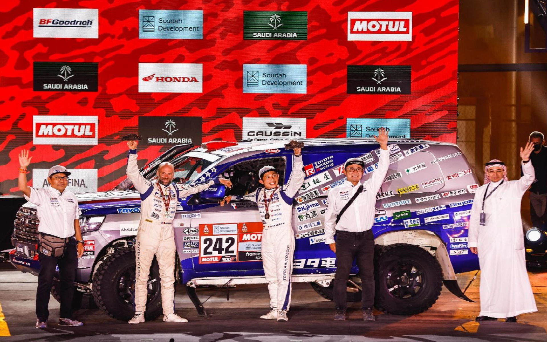 トヨタ車体、「ダカールラリー2022」市販車部門で9連覇を達成