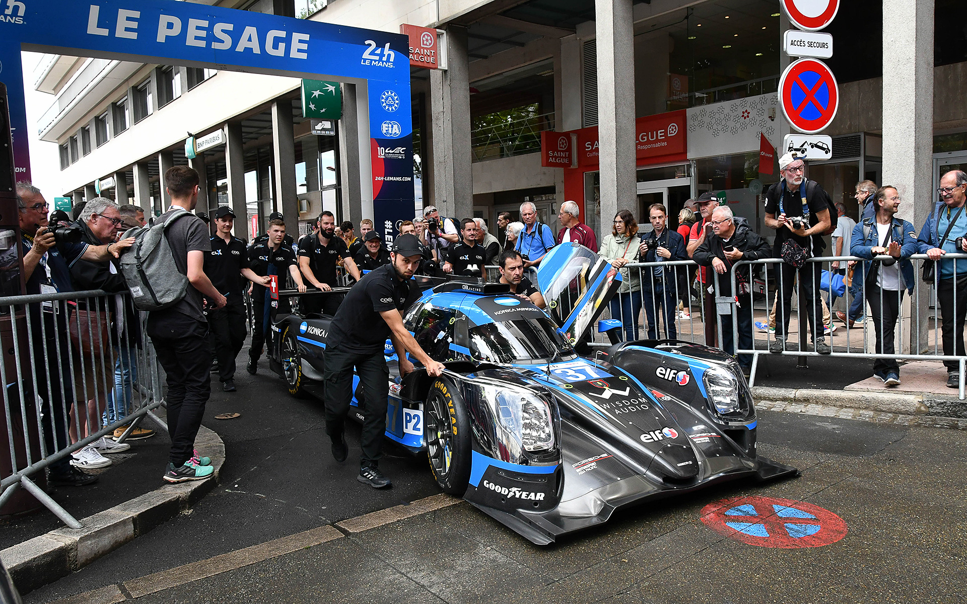 第90回ル・マン24時間レース」車検を3年ぶりにパブリック広場で実施