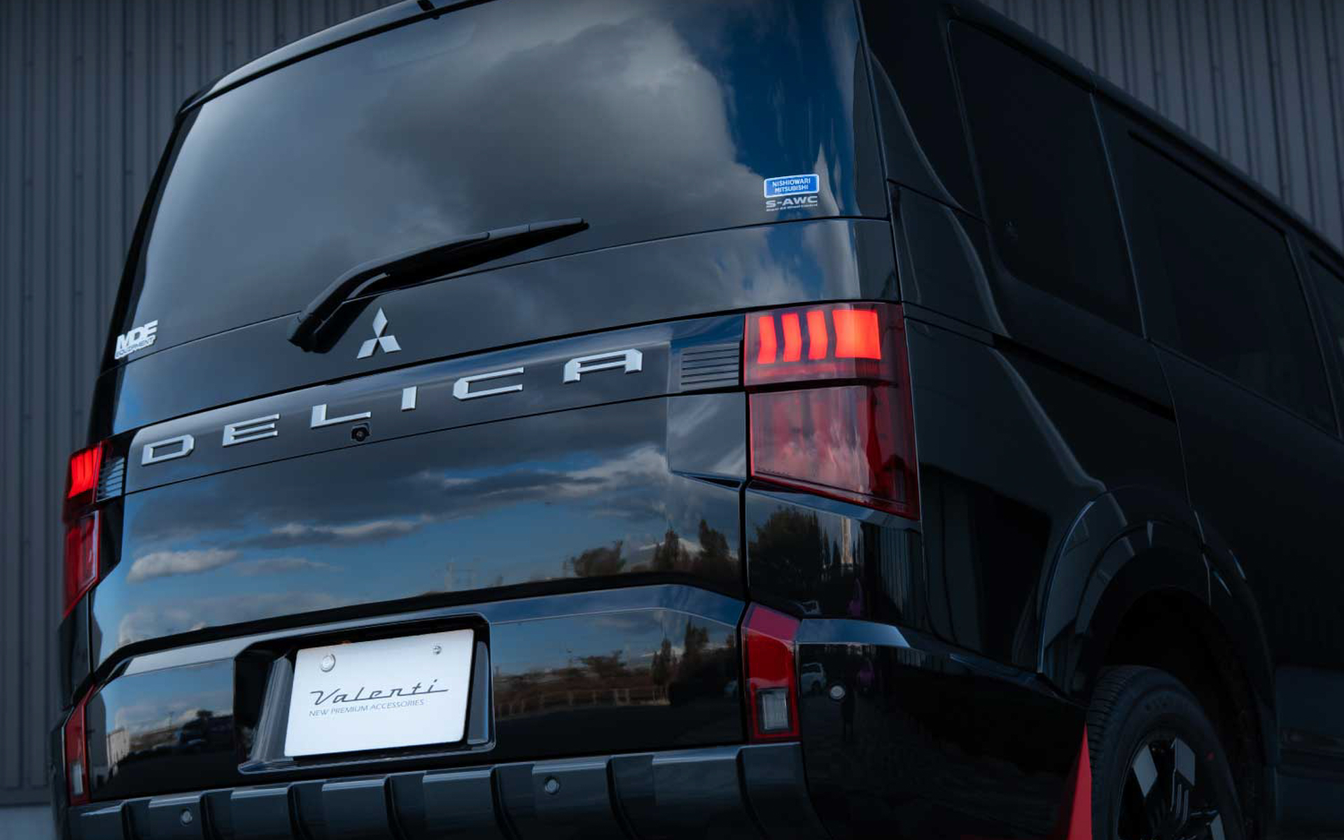 ヴァレンティ、大幅改良版「デリカD:5」のリアを造形美と立体感で