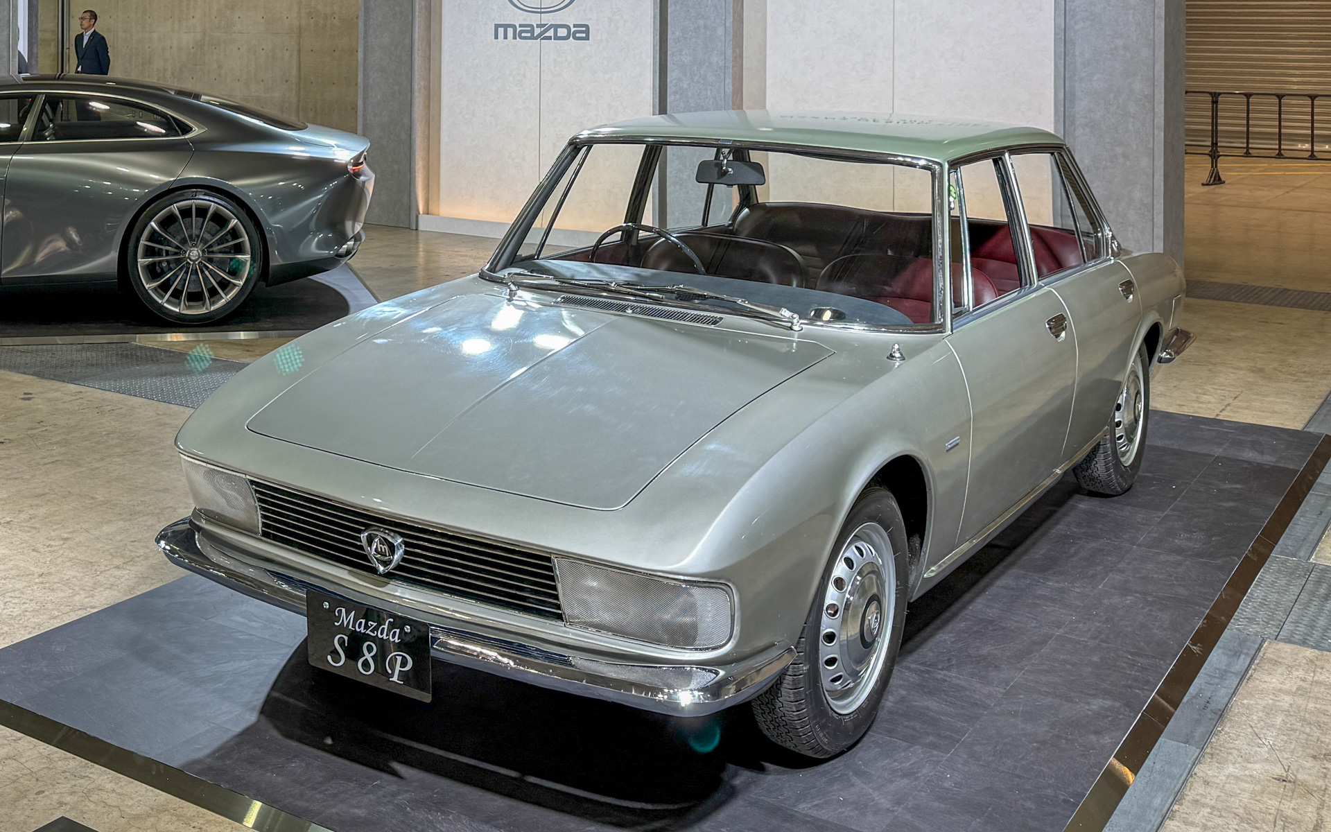 マツダ、初代「ルーチェ」の試作モデル公開 ジウジアーロ氏が手掛けた