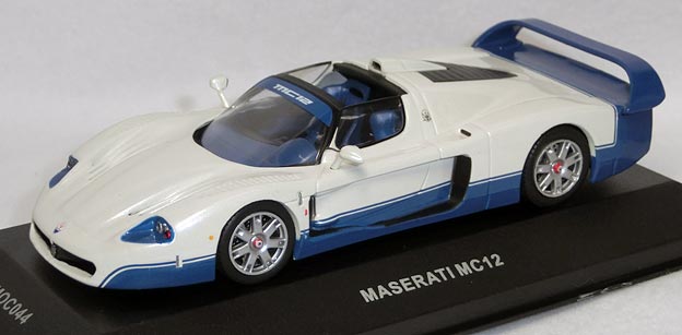 MOC044 マセラティ MC12（ホワイトパール/ブルー） | ミニカーショップ
