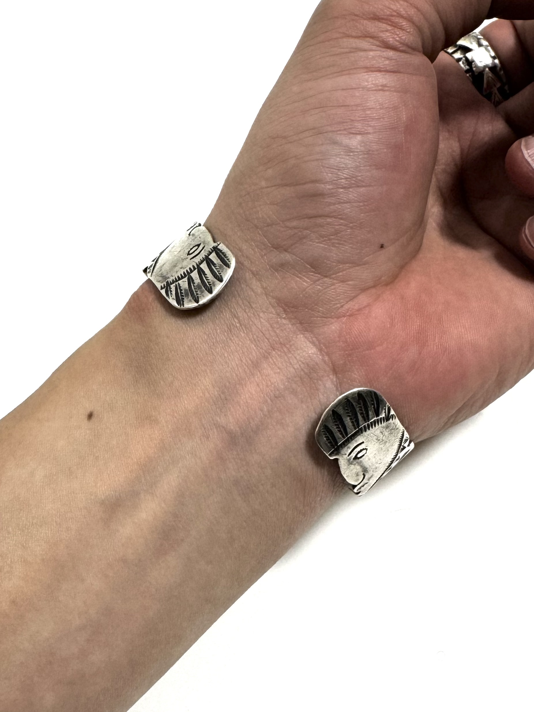 10s NAVAJO INDIAN HEADS TERMINAL SILVER BANGLE. | 古着屋【True