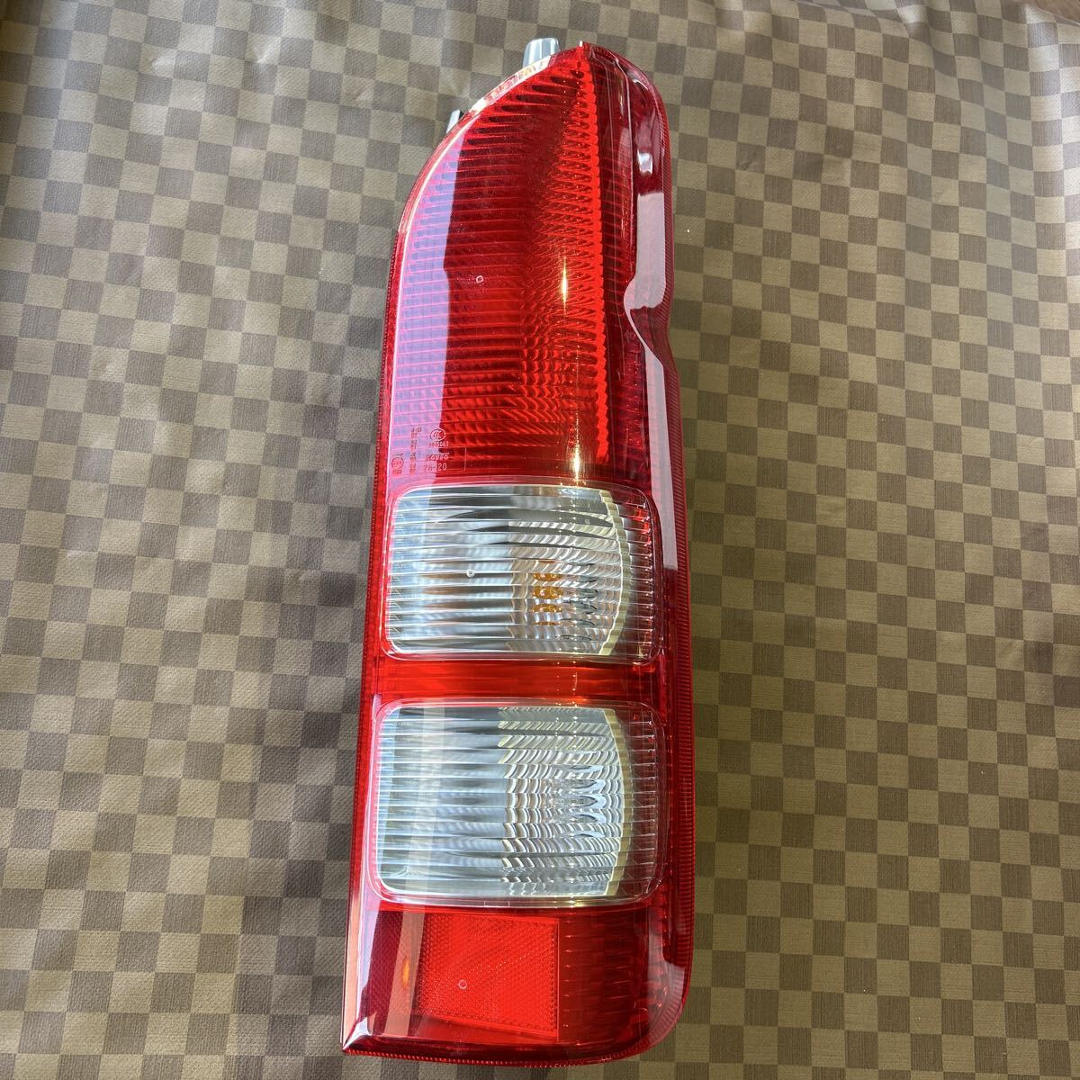 ハイエース 200系 純正テールライト 運転席側 | カーライフオート公式WEB