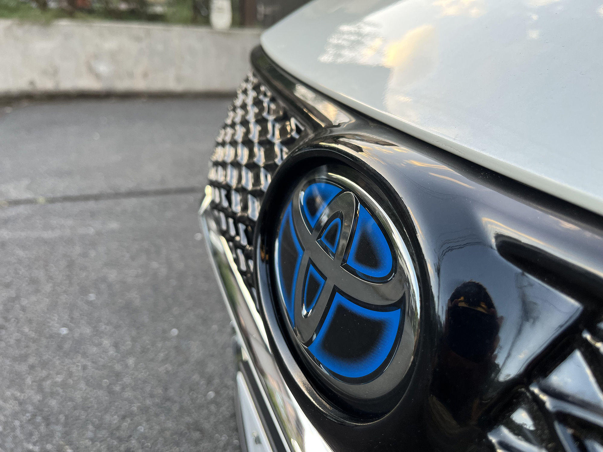 TOM'S（トムス） 80系ハリアー用フロントグリル: 自動車情報局