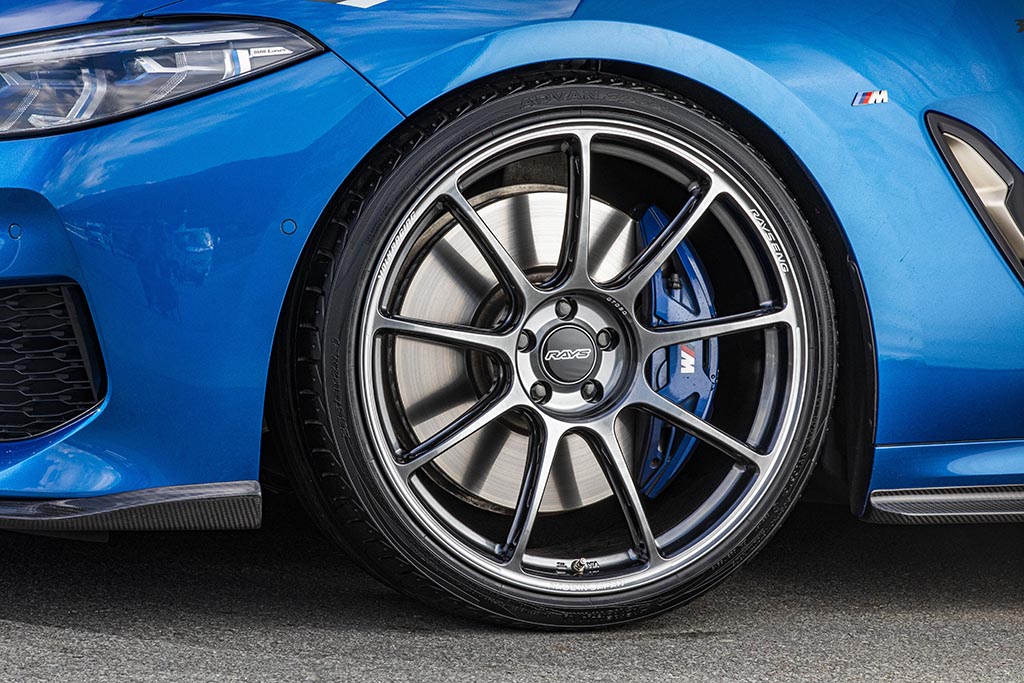 ボルクレーシングGT090」高機能に加え、あえて選ばれるデザイン性も