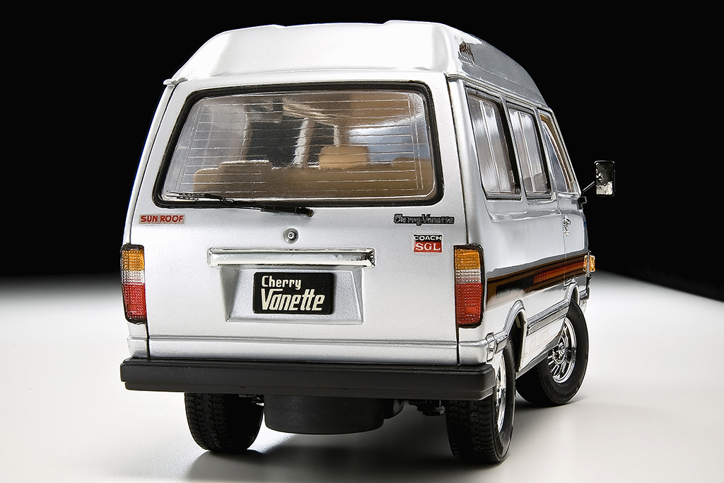 回転対座！サンルーフやドアも開く！名作プラモ・日東製「チェリー