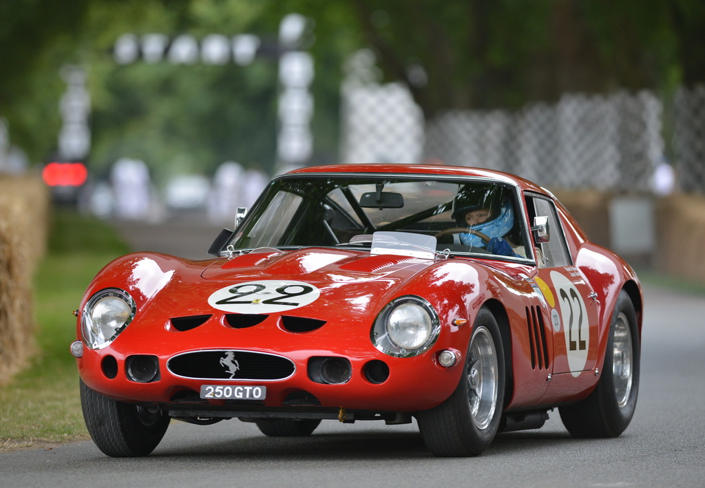 机上で組み立てつくる伝説のフェラーリ250 GTO！ - LE VOLANT WEB