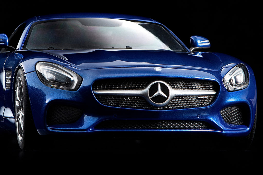 高級だけどスパルタンなスポーツカー！ドイツレベル製プラモ