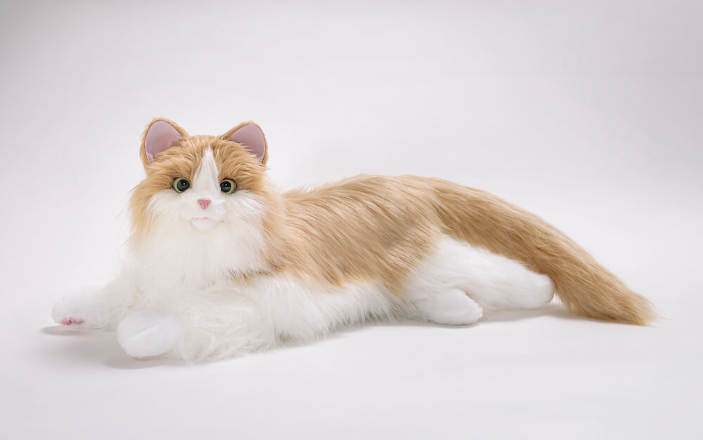 まるで本物みたい！鳴き声やしっぽの動きが変化する猫型ロボット、新色