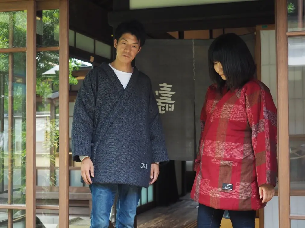 猫が入れるポケット付き！人と猫が一緒にぬくぬくできる綿入り防寒着