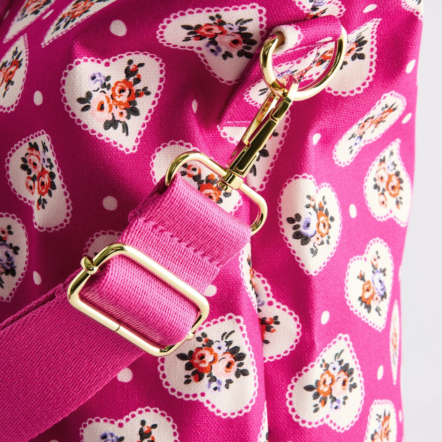 トラベル バッグ Lace Hearts | Cath Kidston 日本公式オンライン