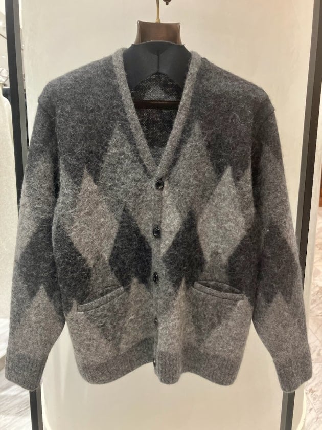 AUBERGE〉グランジカーディガンのKURT DIAとBASQUIATと。｜ビームス