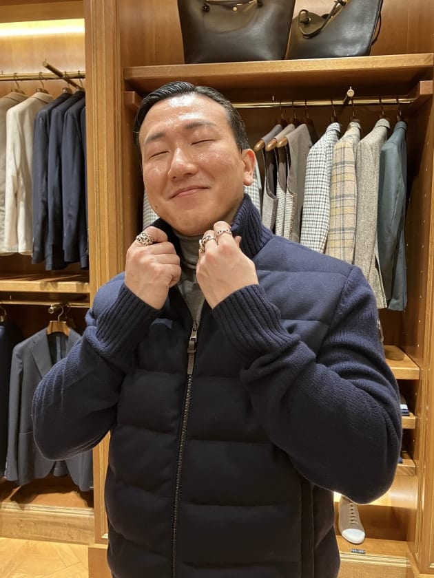 MONCLER〉見た目にも機能性にも優れたニットダウンカーディガンを