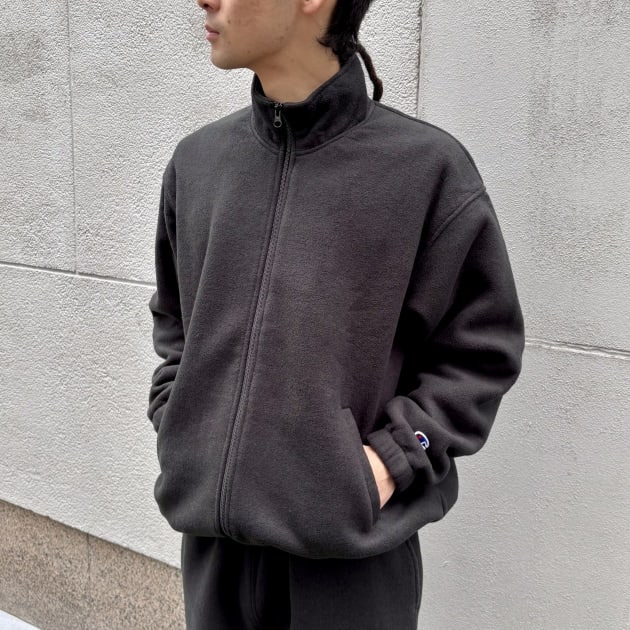 スウェット感覚で着られる、Champion別注で冬支度。】｜ビームス 札幌