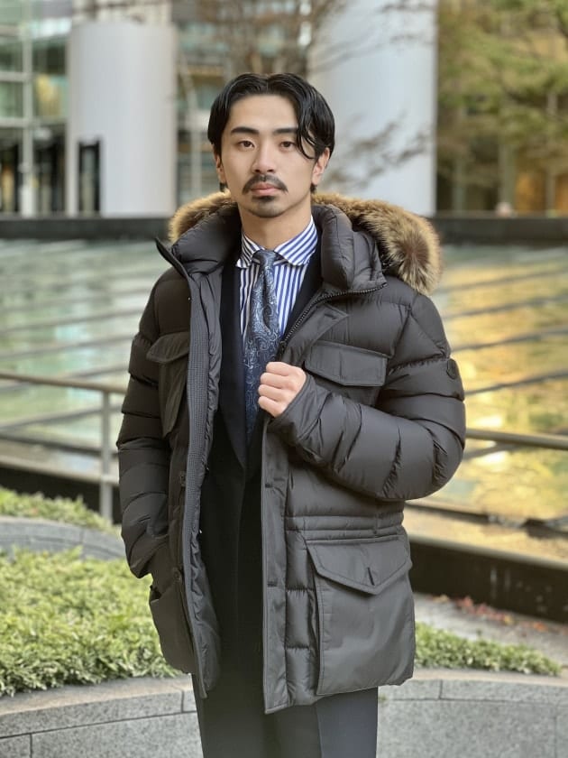 MONCLER〉スーツに合わせて着てみたいダウンジャケットCHEVREUSE