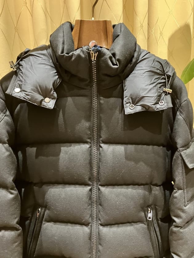 MONCLER〉暖かさとスタイリッシュさを兼ねたダウンジャケット