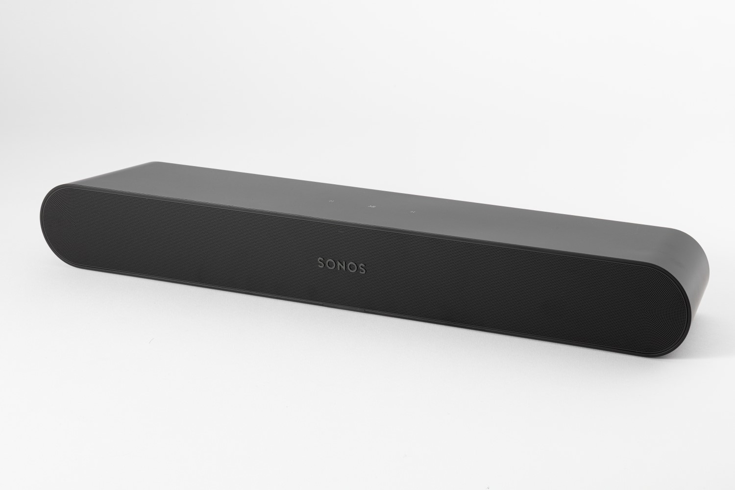 テレビにつなぐサウンドバー「Sonos Ray」、音の迫力はいかほどか