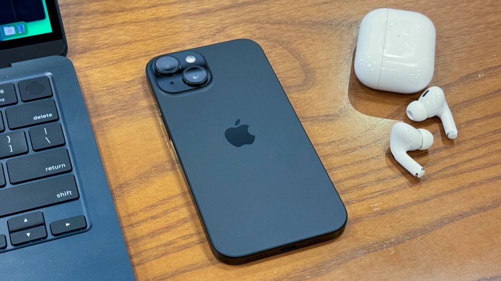 iPhone 15」をレビュー、いつもプロモデルの私がスタンダードモデルを