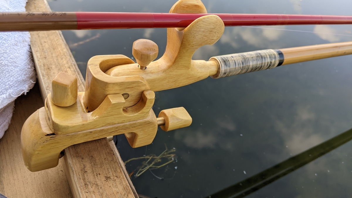 ヘラブナ釣りの大砲万力と竿掛け、新しくうちに来ました！ - とー