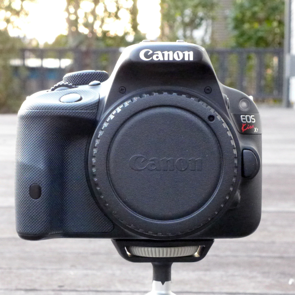 エントリー一眼レフカメラ「Canon EOS Kiss X7」と「3本のF1.8レンズ