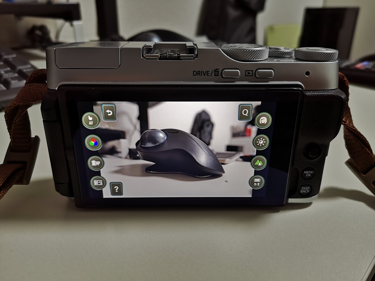 コスパ最強】ミラーレス一眼「FUJIFILM X-A7」を初心者目線でレビュー