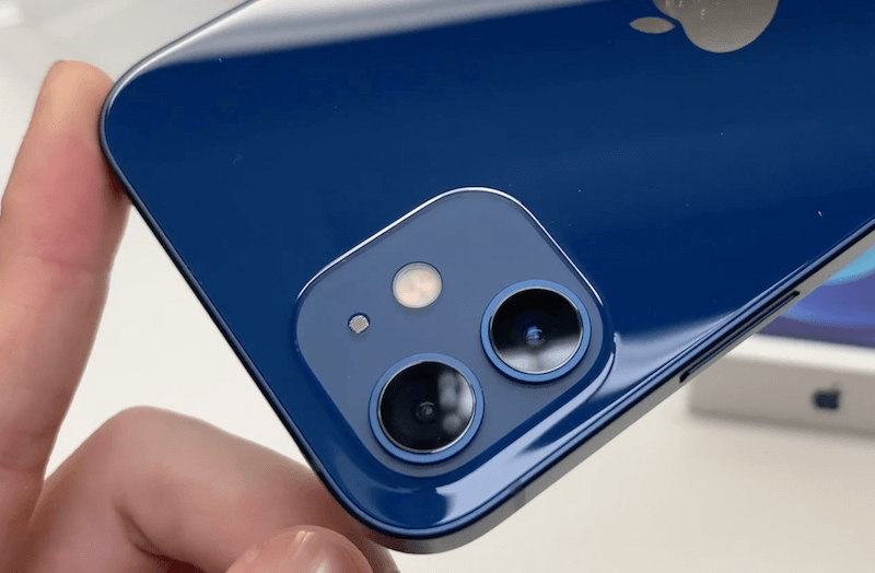 実機レビュー】iPhone 12 ブルー（青色）のデザイン｜色合い・カメラの