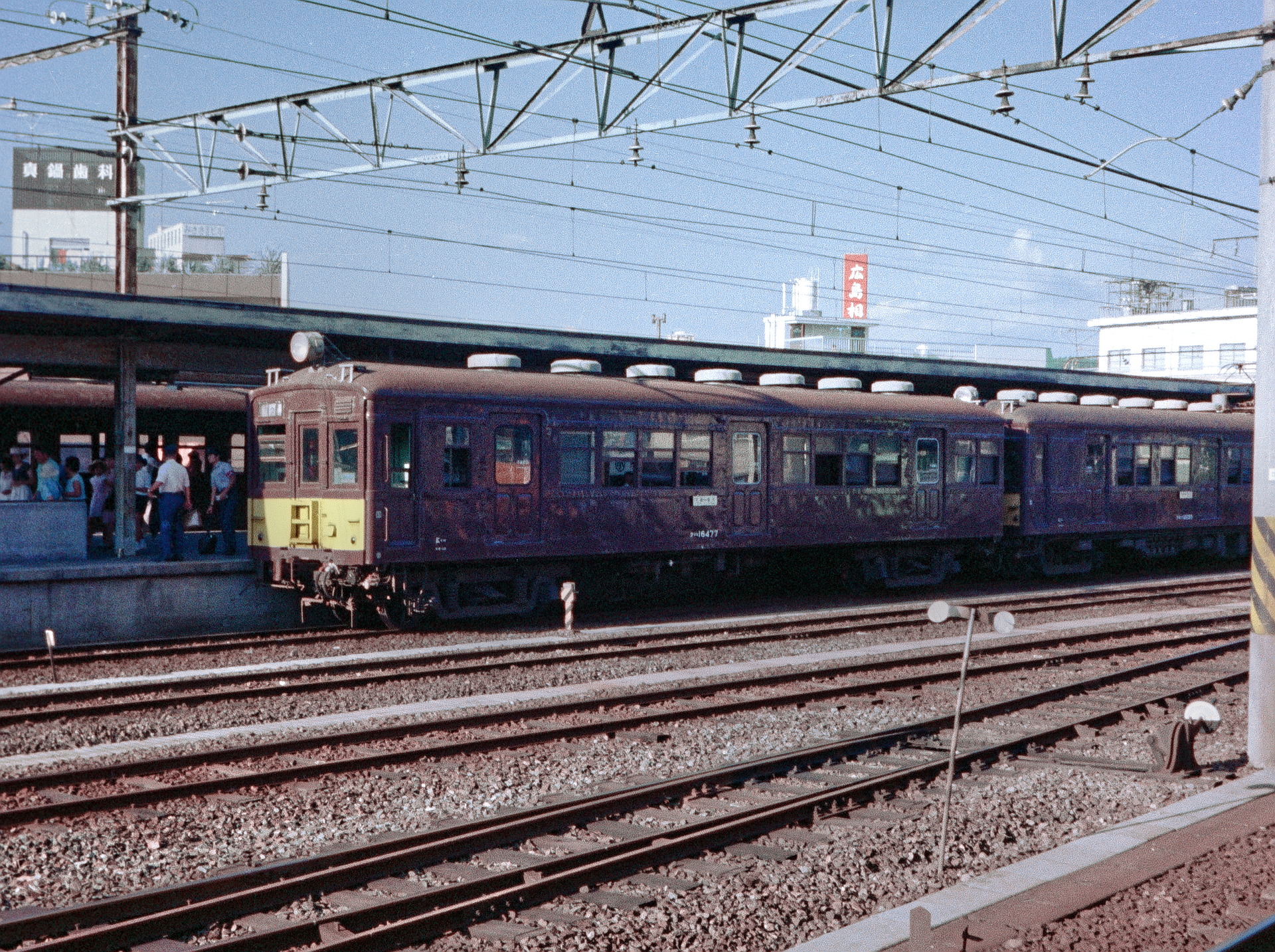 最後の営業用木造鋼体化車50系の一員 可部線 クハ16477 (蔵出し画像