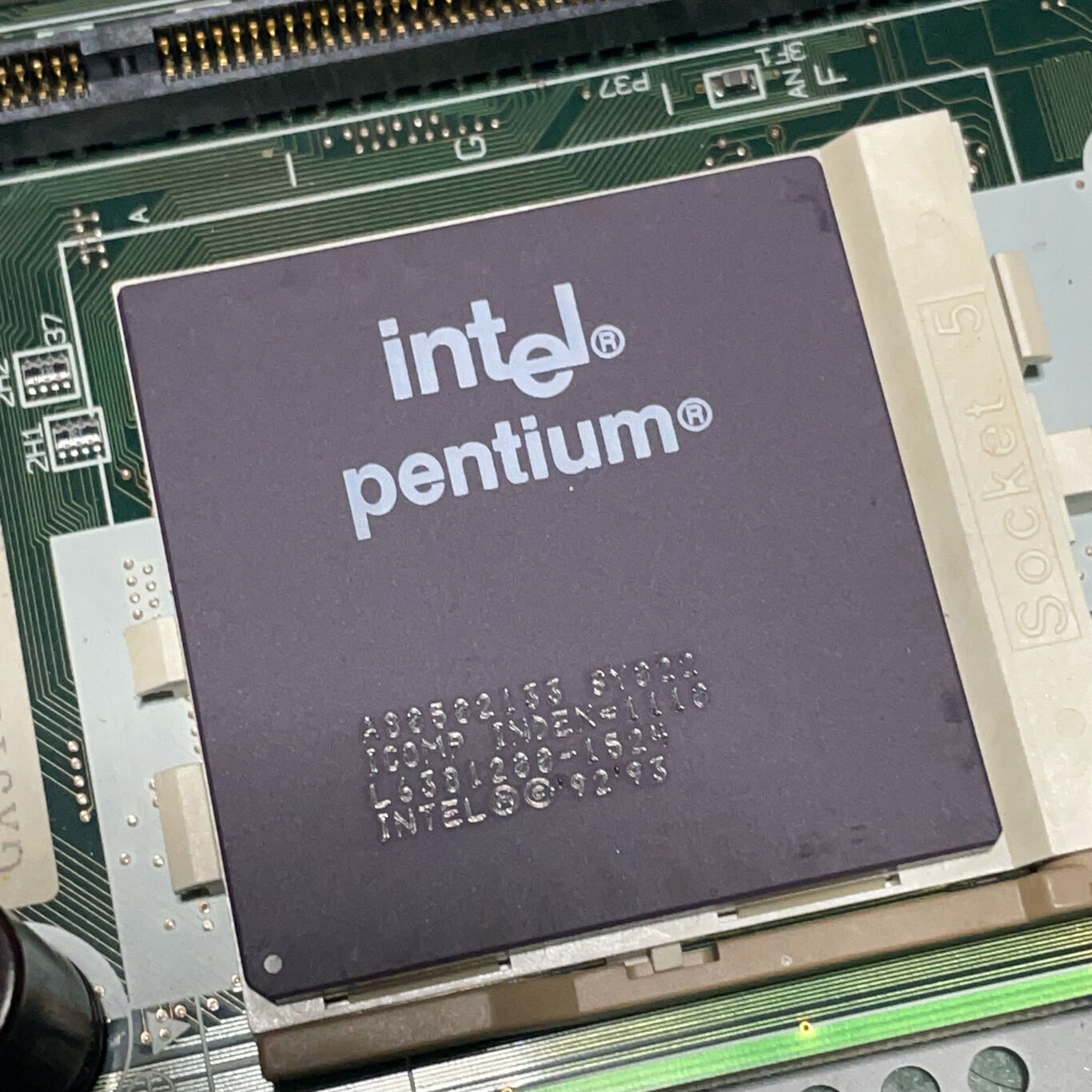 Windows 95とインターネット黎明期を彩った 98VALUESTAR PC-9821V13