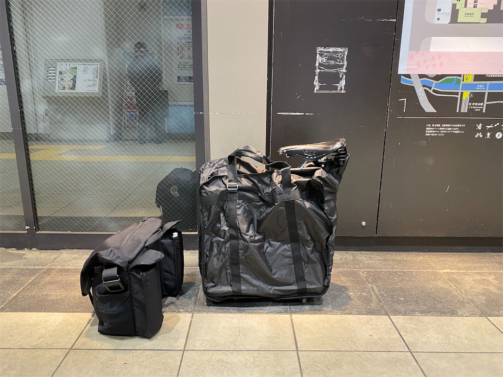 ブロンプトンの輪行は担ぐと重いから転がしたい！だから「ころがーる