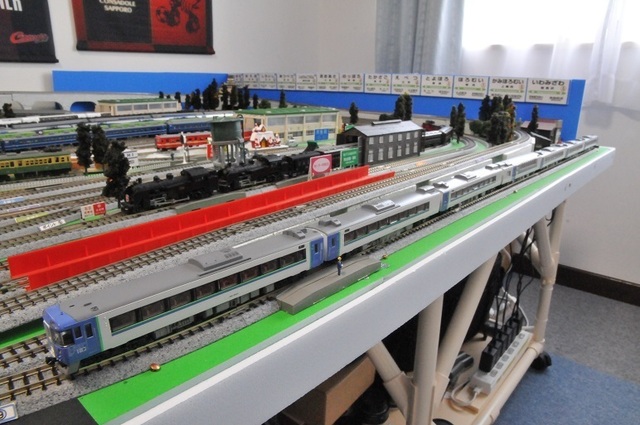 TOMIXのキハ183-2550系特急ディーゼルカー（HET）の入線 - yorokinoko